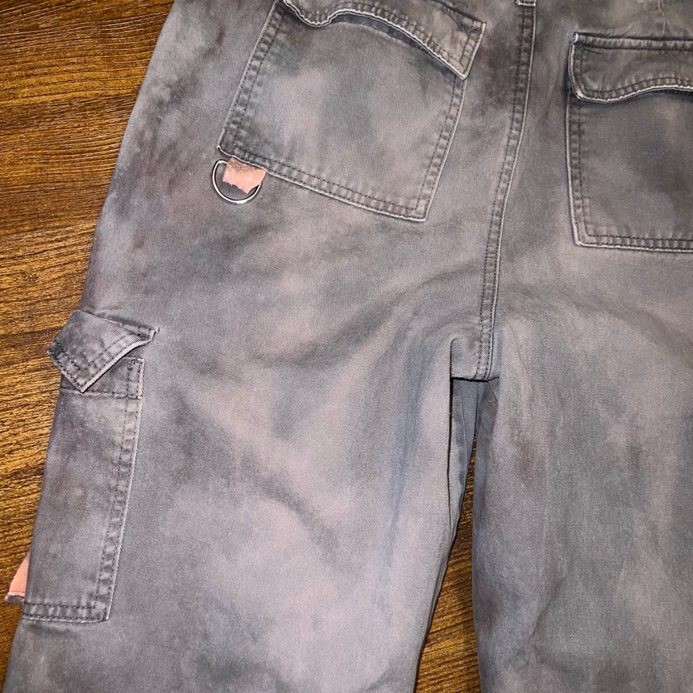 ⭐️Forever 21 Gray Acid Wash Cargo Buckled Cuffed Jogger Pants Size L - Picture 8 of 14